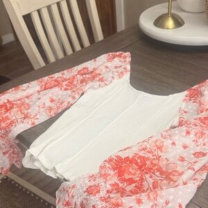 Floral Puff-Sleeve Square Neck Women's Top - White and Coral
